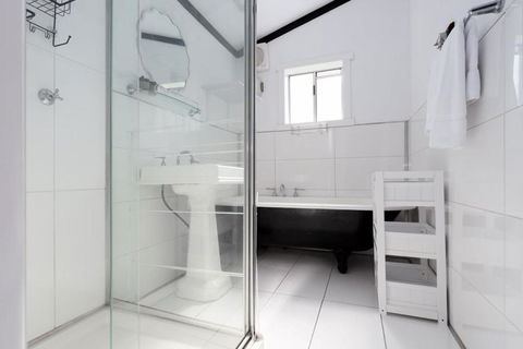 Art Deco Cottage - Accommodation Cooktown 4