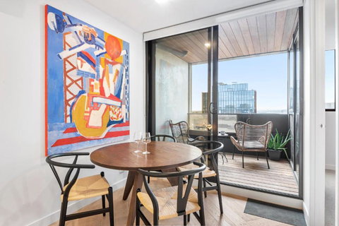 Artistic Urban Getaway Just Off Smith Street! - Accommodation Cooktown 1