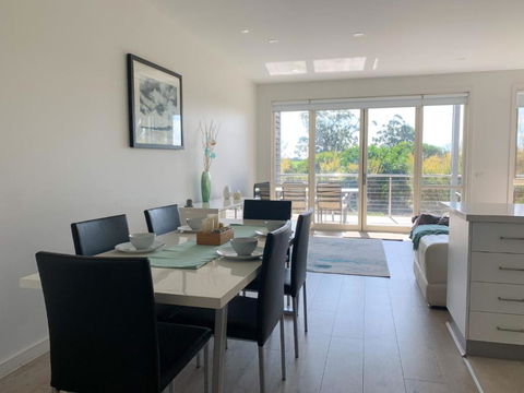 At Broadbeach Inverloch - Accommodation Cooktown 3