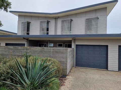 At Broadbeach Inverloch - Accommodation Cooktown 0