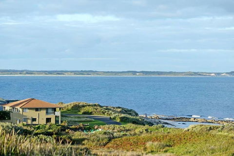 Augusta Beachfront - Watch The Whales Go By - Accommodation Cooktown 0