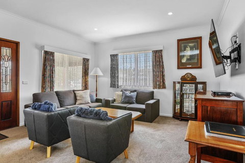 Aunty Wins - Accommodation Cooktown 1