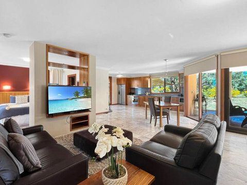 Aurora Cottages - Six Seasons - Accommodation Cooktown 0