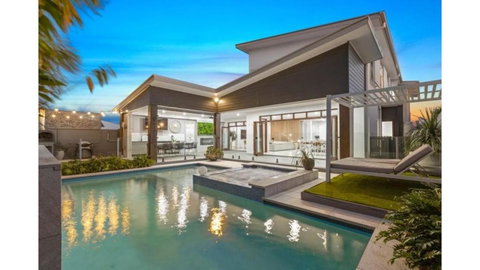 Avoca Beach Retreat - Accommodation Cooktown 2