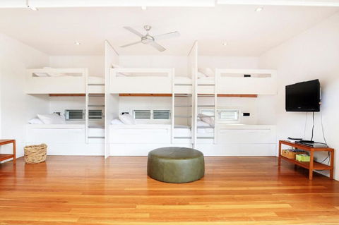 Ayana - Pet Friendly - Directly Opposite Beach - Fireplace - Accommodation Cooktown 4