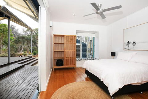 Ayana - Pet Friendly - Directly Opposite Beach - Fireplace - Accommodation Cooktown 3