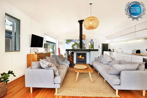 Ayana - Pet Friendly - Directly Opposite Beach - Fireplace - Accommodation Cooktown 0