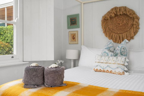 Aurora Quintessential Beachfront Couples Getaway - Accommodation Cooktown 3