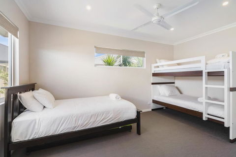 AZZURE On WATERVILLE - Accommodation Cooktown 4