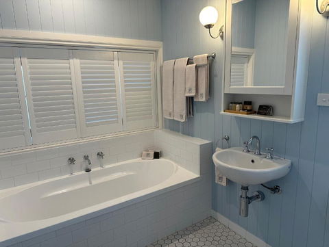 B & B On The Water - Accommodation Cooktown 2