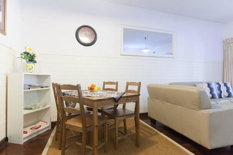 B2 Crawley Apartment 1 BRM & Sleepout Near UWA - Accommodation Cooktown 4