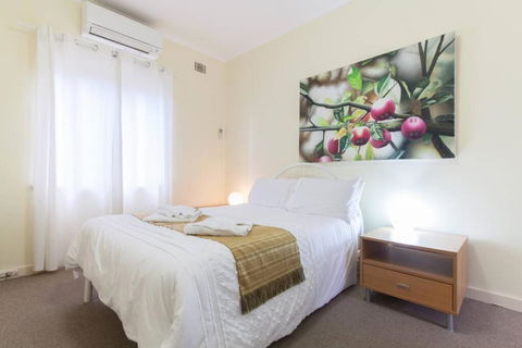 B5 Crawley Apartment 1 BRM & Sleepout Near UWA - Accommodation Cooktown 1