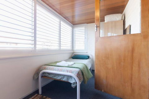 B8 Crawley Apartment 1 BRM & Sleepout Near UWA - Accommodation Cooktown 4