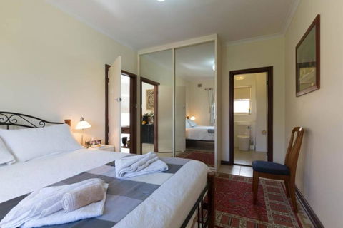 B9 Crawley Apartment 1 BRM & Sleepout Near UWA - Accommodation Cooktown 0