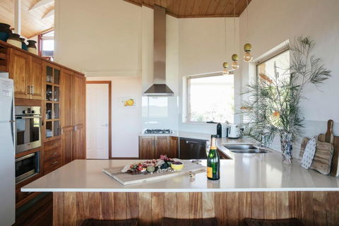 Baan Sabai Two Bed - Oceanstays - Accommodation Cooktown 2