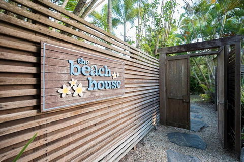 BALA Beach House On ABSOLUTE Beachfront - Accommodation Cooktown 2