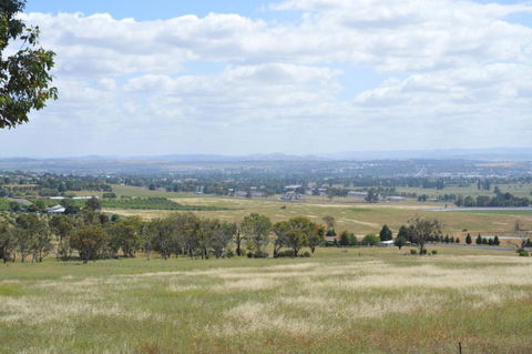 BATHURST GOLDFIELDS RESIDENCE On MOUNT PANORAMA - Accommodation Cooktown 1