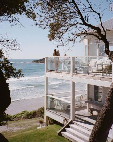 BAY PROPERTIES . Beach House Studio - Accommodation Cooktown 2