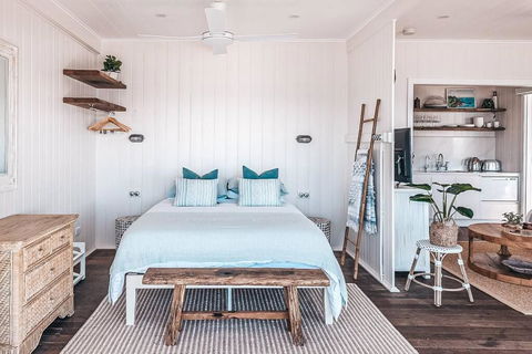 BAY PROPERTIES . Beach House Studio - Accommodation Cooktown 4