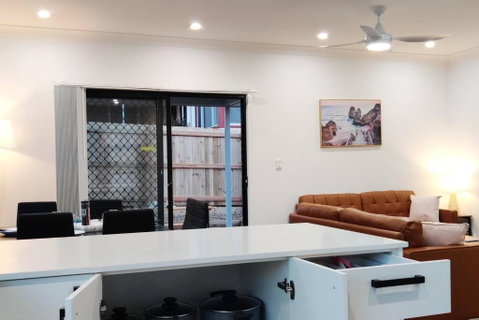 BAYWATER RETREAT- WALK TO WATER - QUIET STREET - CENTRAL TO BRISBANE CITY GOLD COAST AND SUNSHINE COASt! - Accommodation Cooktown 1