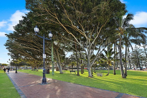 Pacific Regis Beachfront Holiday Apartments - Accommodation Cooktown 18