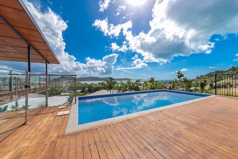Viewpoint Holiday Home - Cannonvale - Accommodation Cooktown 0