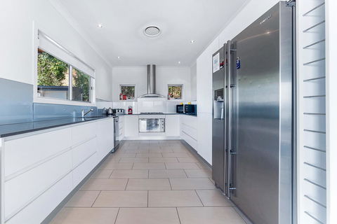 Viewpoint Holiday Home - Cannonvale - Accommodation Cooktown 6