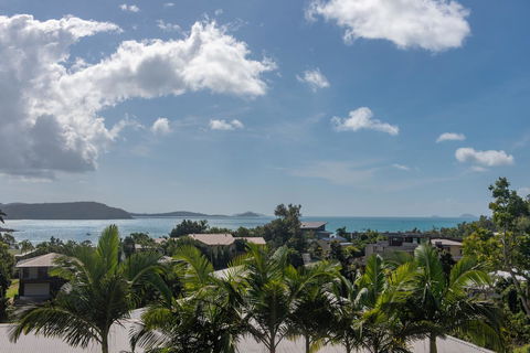 Viewpoint Holiday Home - Cannonvale - Accommodation Cooktown 17