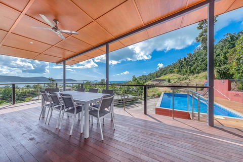 Viewpoint Holiday Home - Cannonvale - Accommodation Cooktown 3