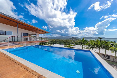 Viewpoint Holiday Home - Cannonvale - Accommodation Cooktown 2