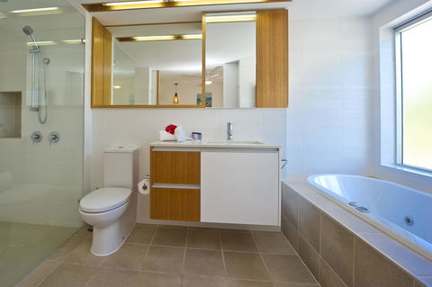 Maggies Beachfront Apartment 12 - Accommodation Cooktown 11