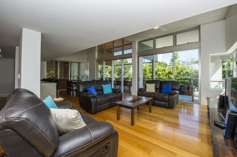 Maggies Beachfront Apartment 12 - Accommodation Cooktown 14