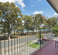 First floor unit close to shops park and waterfront - Accommodation Cooktown