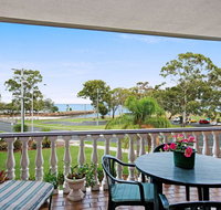 Huge top floor unit across the road....Waterfront - Accommodation Cooktown