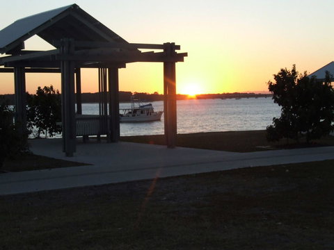 Air Conditioned Unit Stones Throw To The Waterfront. - Accommodation Cooktown 1