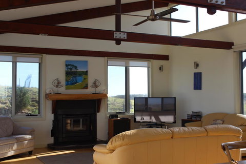 Turnstone Beach House - Accommodation Cooktown 4