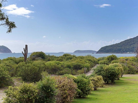 1 'Intrepid', 3 Intrepid Close - Amazing Views Of Shoal Bay, Only 100m From The Beach - Accommodation Cooktown 2