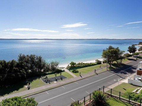 1 'Kiah', 53 Victoria Parade - Stunning Views, Wifi, Aircon, Just Across The Road To The Water - Accommodation Cooktown 2