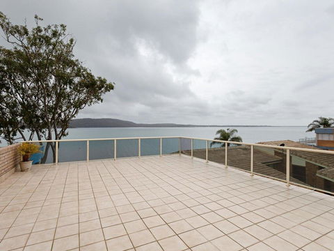 1 'Kooringal', 105 Soldiers Point Road - Waterfront Unit Wth Aircon - Accommodation Cooktown 0