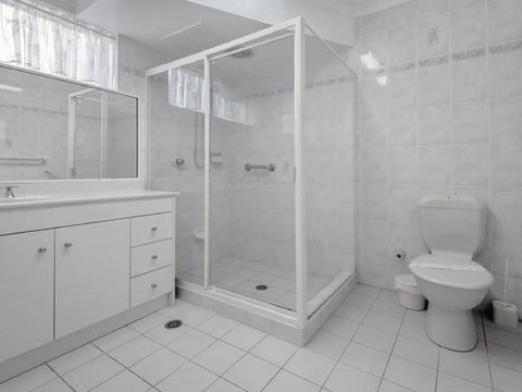 1 'Laman Lodge', 15 Laman Street - Stunning Air Conditioned Unit With Water Views And WIFI - Accommodation Cooktown 1