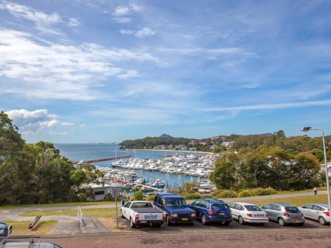 1 'Laman Lodge', 15 Laman Street - Stunning Air Conditioned Unit With Water Views And WIFI - Accommodation Cooktown 2