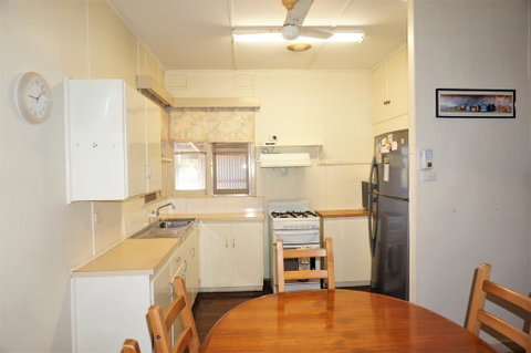 10 Tautog Street House And Unit - Separate Self-contained Unit - Accommodation Cooktown 2