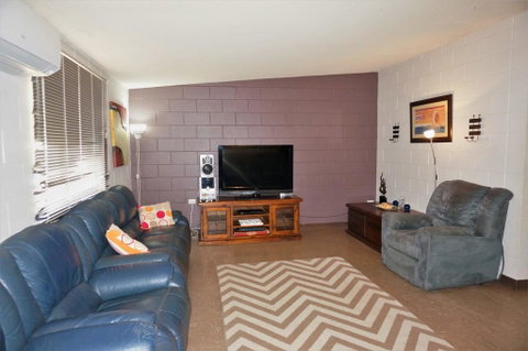 13 Grenadier Street - Shady Haven With A Large Outdoor Entertaining Area - Accommodation Cooktown 3