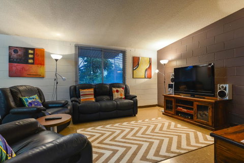 13 Grenadier Street - Shady Haven With A Large Outdoor Entertaining Area - Accommodation Cooktown 2