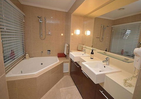 2 BDR/Apt/Foxtel/WiFi/Pool/parking/Spa/Hervey Bay - Accommodation Cooktown 2