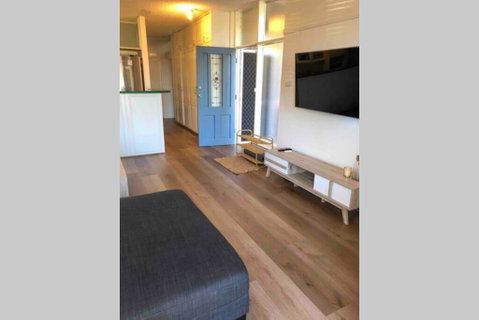 2 Bedroom, SHORT Walk To CBD,BEACH And DARBY ST - Accommodation Cooktown 3
