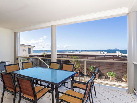 2/141A Soldiers Point Road - Large Waterfront Duplex Across From The Bowling Club - Accommodation Cooktown 2