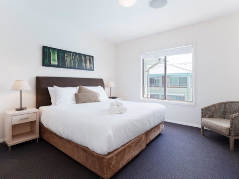 245 'Pacific Blue', 265 Sandy Point Rd - Air Conditioned Unit With Resort Facilities And Linen Supplied - Accommodation Cooktown 1