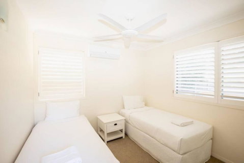 BEACHBREAK - 100m To Beach - Sleeps 6 - Accommodation Cooktown 3