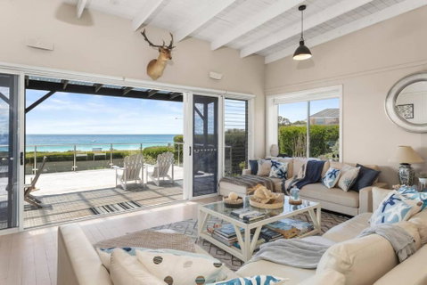 BELLE VUE BEACH HOUSE - Accommodation Cooktown 3